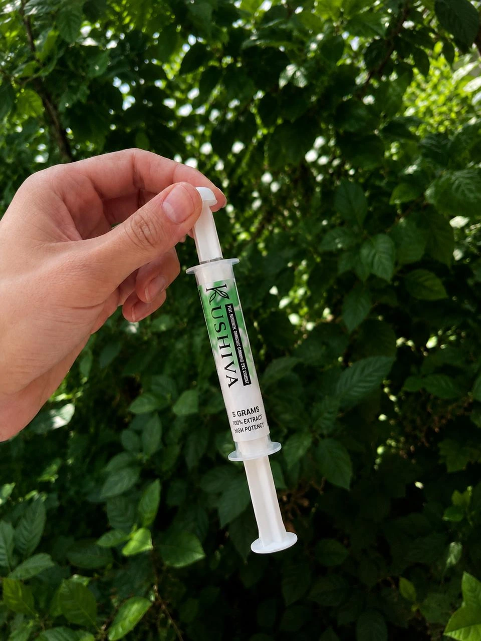 kushiva full spectrum enriched cannabis leaf extract 5g outdoor lifestyle 03